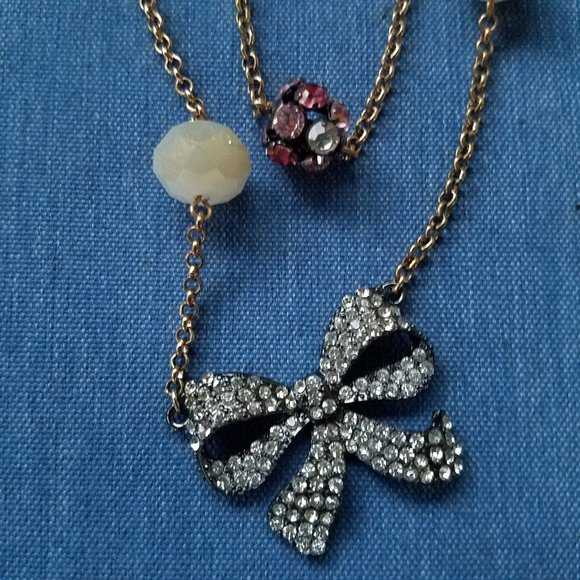 🎀🕰️Betsey Johnson 3-Strand Charm Necklace Clock & Bows - EPC🕰️🎀 - Picture 11 of 11